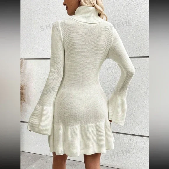 Bell sleeves cream dress - Picture 3 of 4